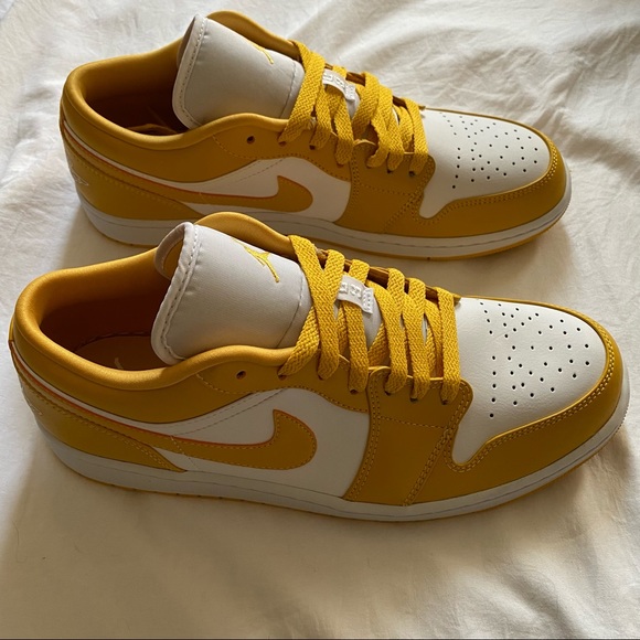 Jordan 1 Low Pollen - Picture 4 of 8